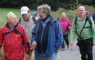 Wandern und Diskussion mit Martin Volkenrath (3. v.l.)
